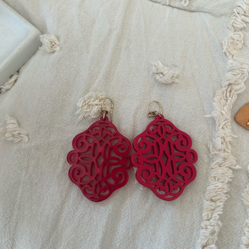 Pink and gold dangling earrings